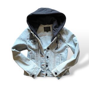 ❤️SOLD❤️BLANKNYC Hooded Light Wash Fitted Denim Jacket |Size:Small |